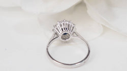 Bague marguerite en or blanc, saphir et diamants