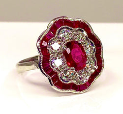 Bague marguerite en or blanc en rubis et diamants