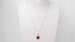 Collier pendentif coeur en or jaune, diamants et rubis