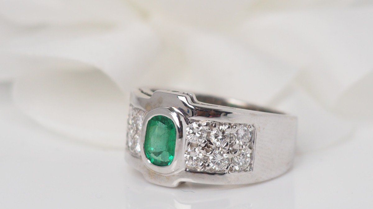 Bague En Or Blanc, Emeraude Et Diamants