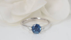 Bague en platine saphir de Ceylan et diamants