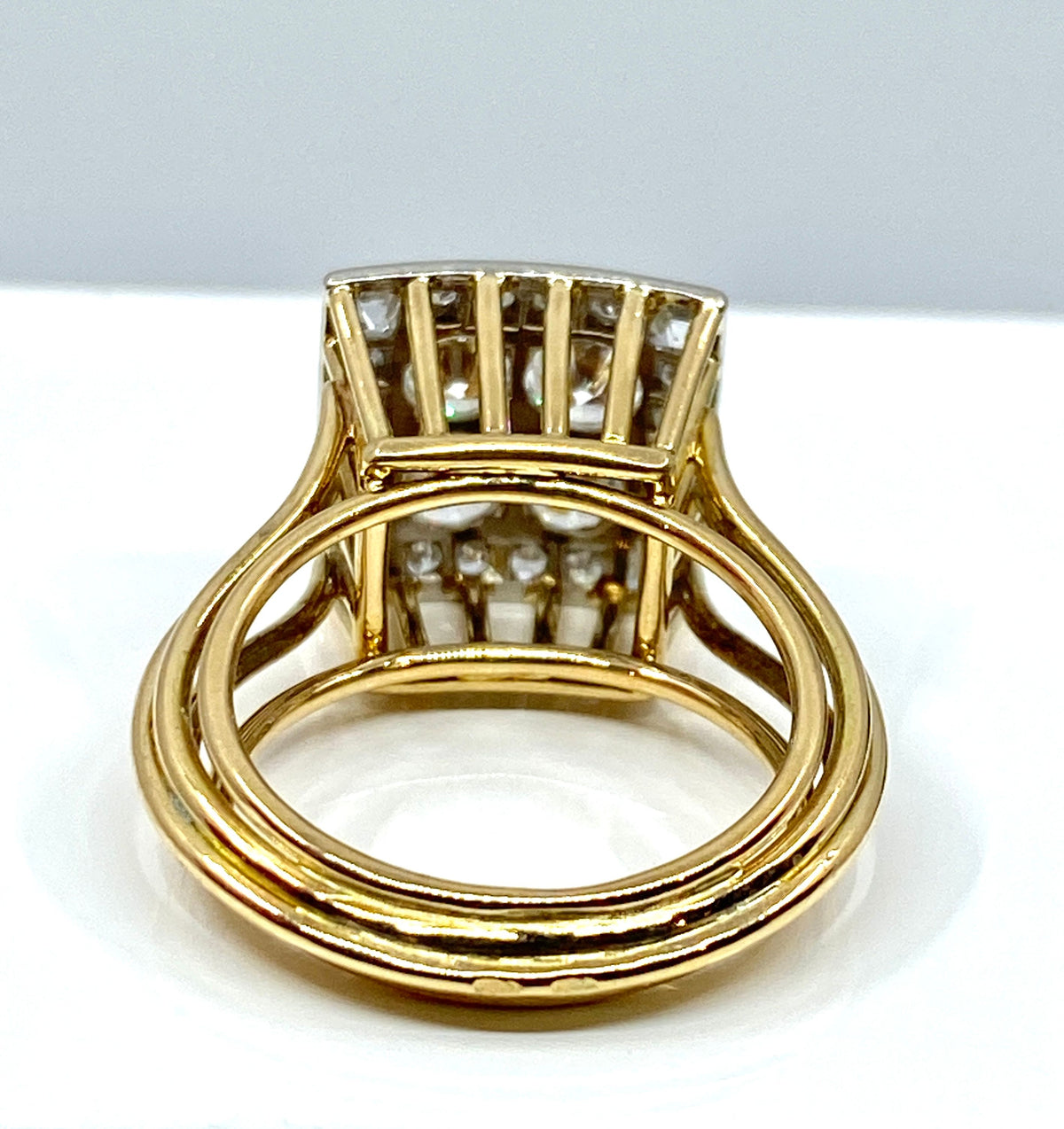 Bague en or jaune et or blanc 18 carats pavée de diamants
