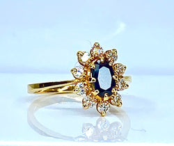 Bague marguerite en or jaune 18 carats, saphir et diamants