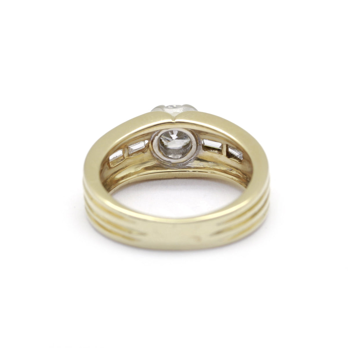 Solitaire accompagné - Diamant de 0,72 Carat