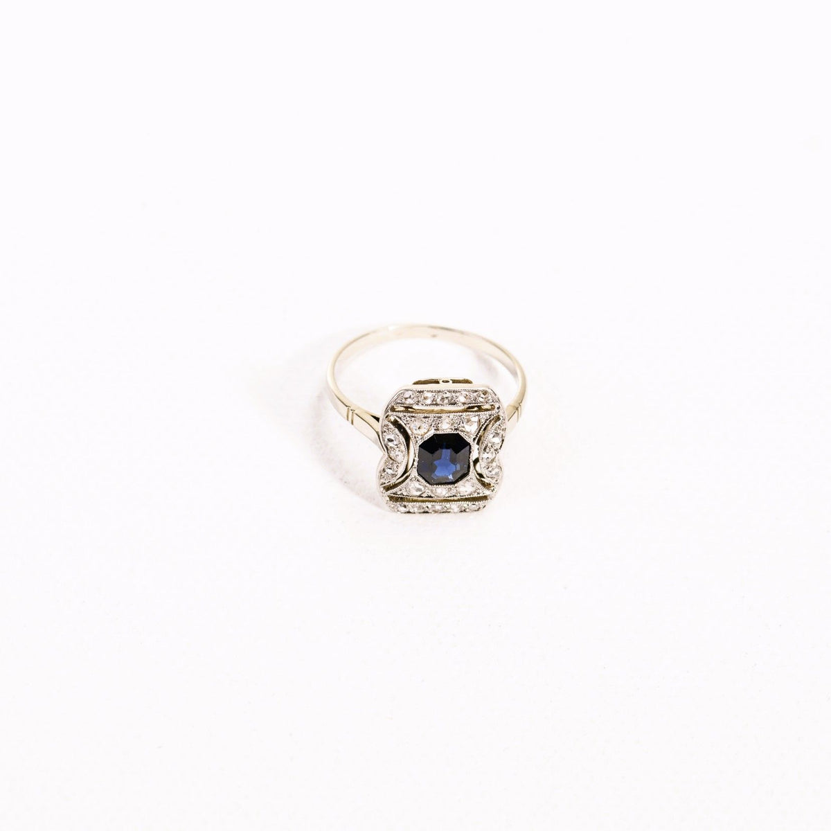 Bague Art Déco saphir et diamants en or et platine