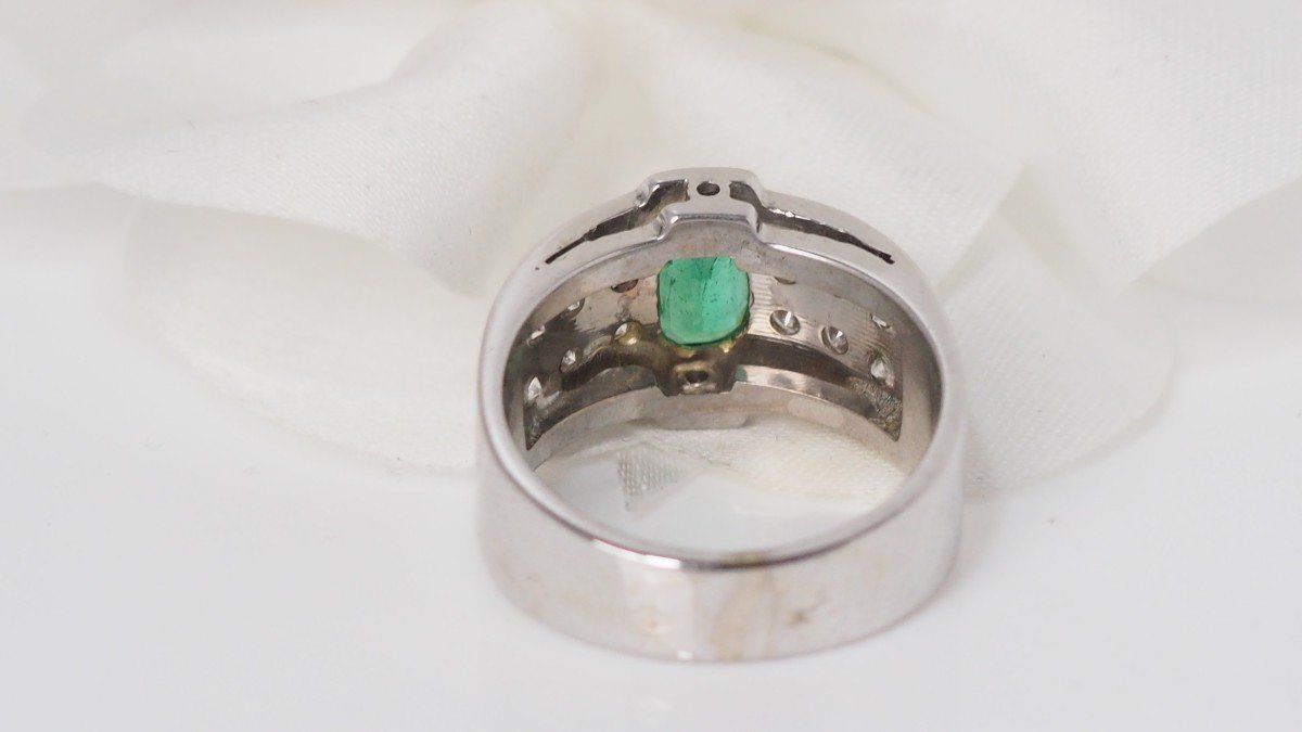 Bague En Or Blanc, Emeraude Et Diamants