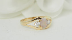Bague vintage en or jaune et Opale