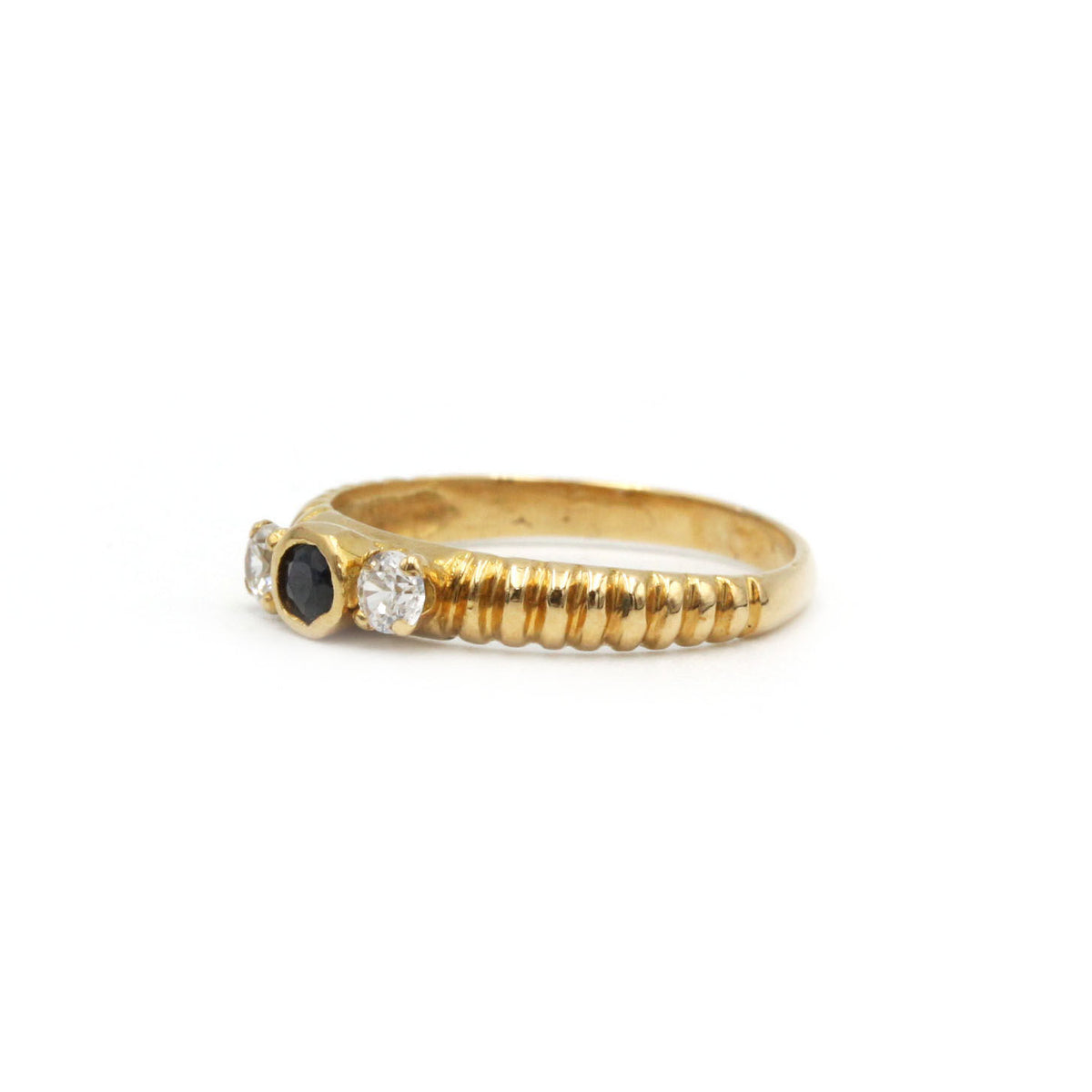 Bague - Or jaune, saphir et diamants