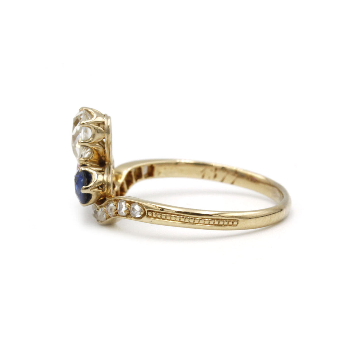 Bague Trilogie XIXème - Or jaune, diamants, rubis et saphir.