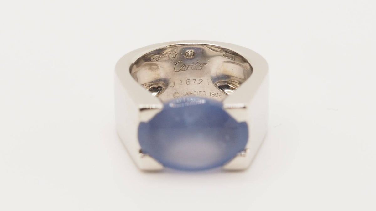 Bague cartier en or blanc et Calcédoine