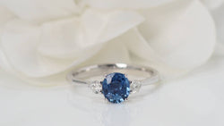 Bague en platine saphir de Ceylan et diamants