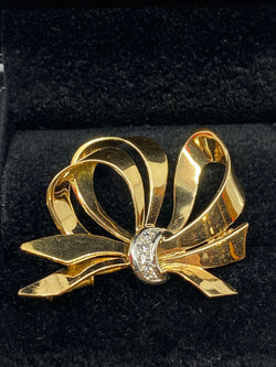 Broche noeud en or et platine et diamants