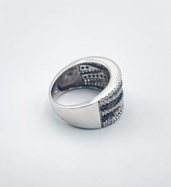 Bague bandeau diamants blancs et noirs