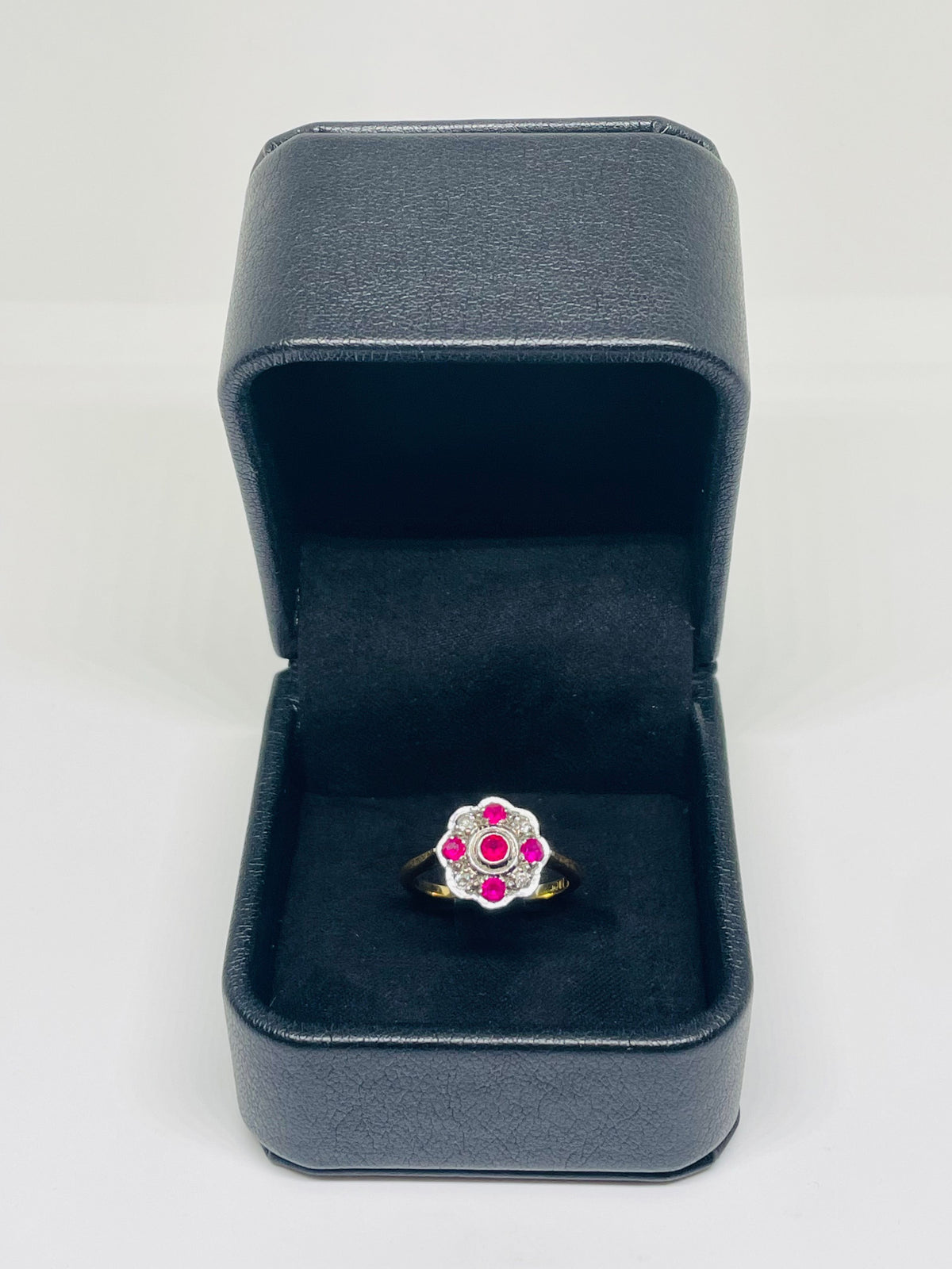 Bague marguerite art déco rubis et diamants