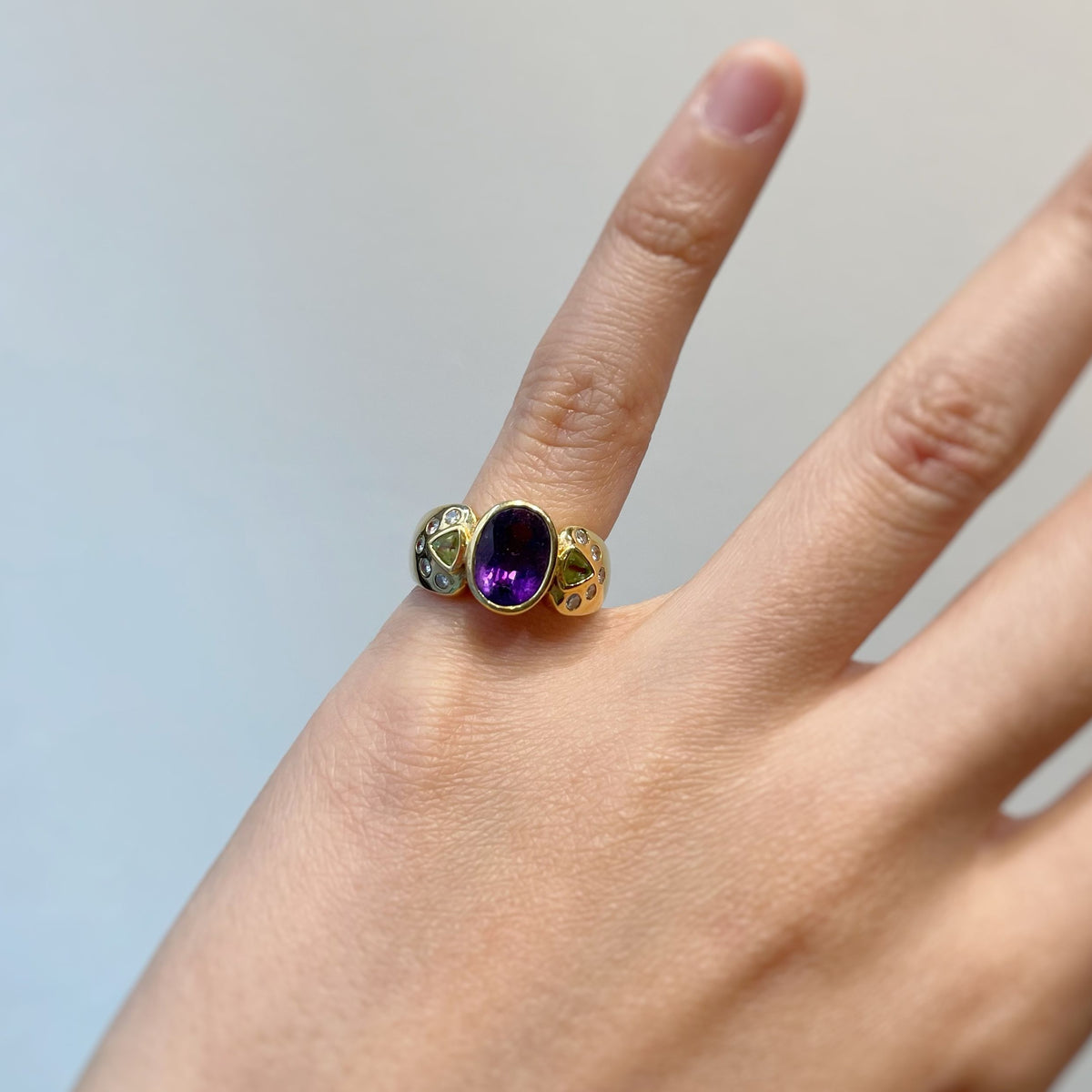 Bague - Or, améthyste, péridots & diamants