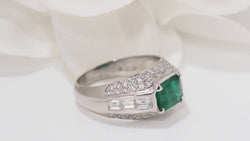 Bague jonc en or blanc émeraude et diamants