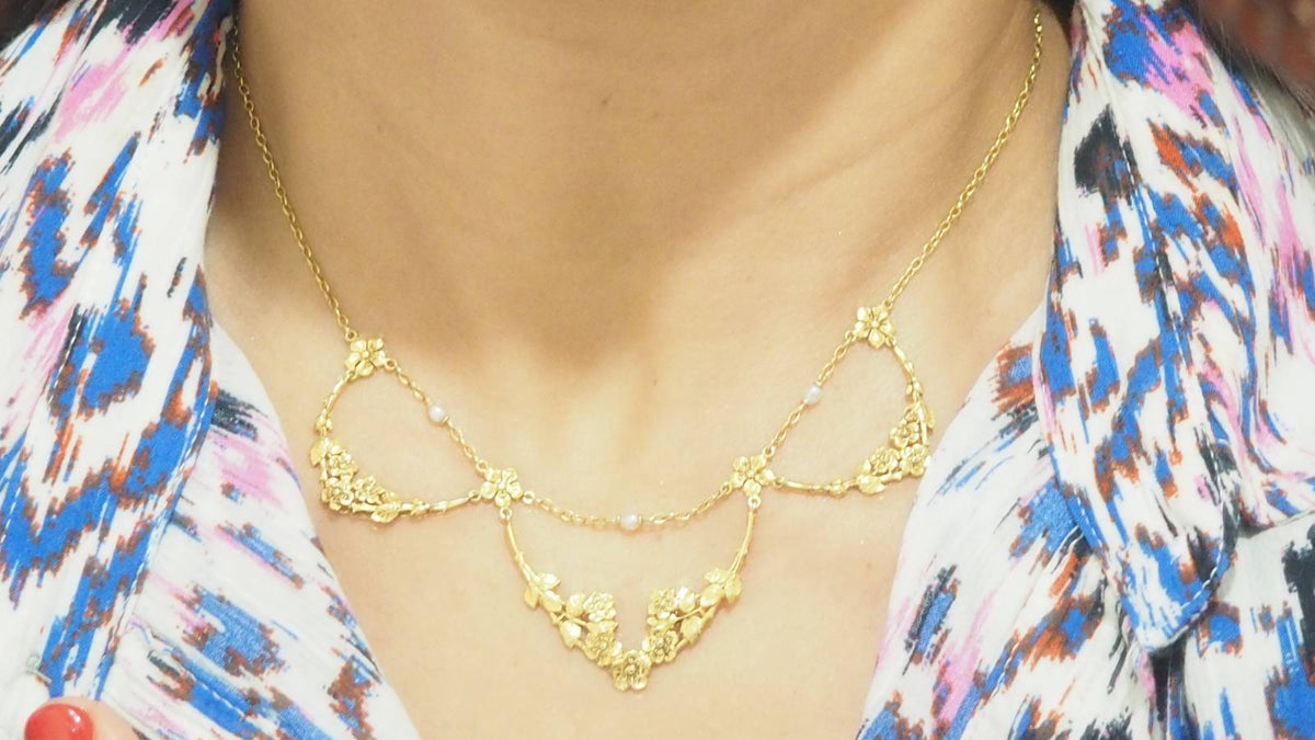Collier draperie début XIXème siècle en or jaune et perles