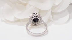 Bague en or blanc, saphir et diamants
