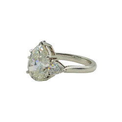 Bague en or blanc sertie d'un diamant  poire
