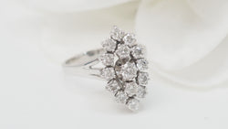Bague marquise en or blanc et diamants