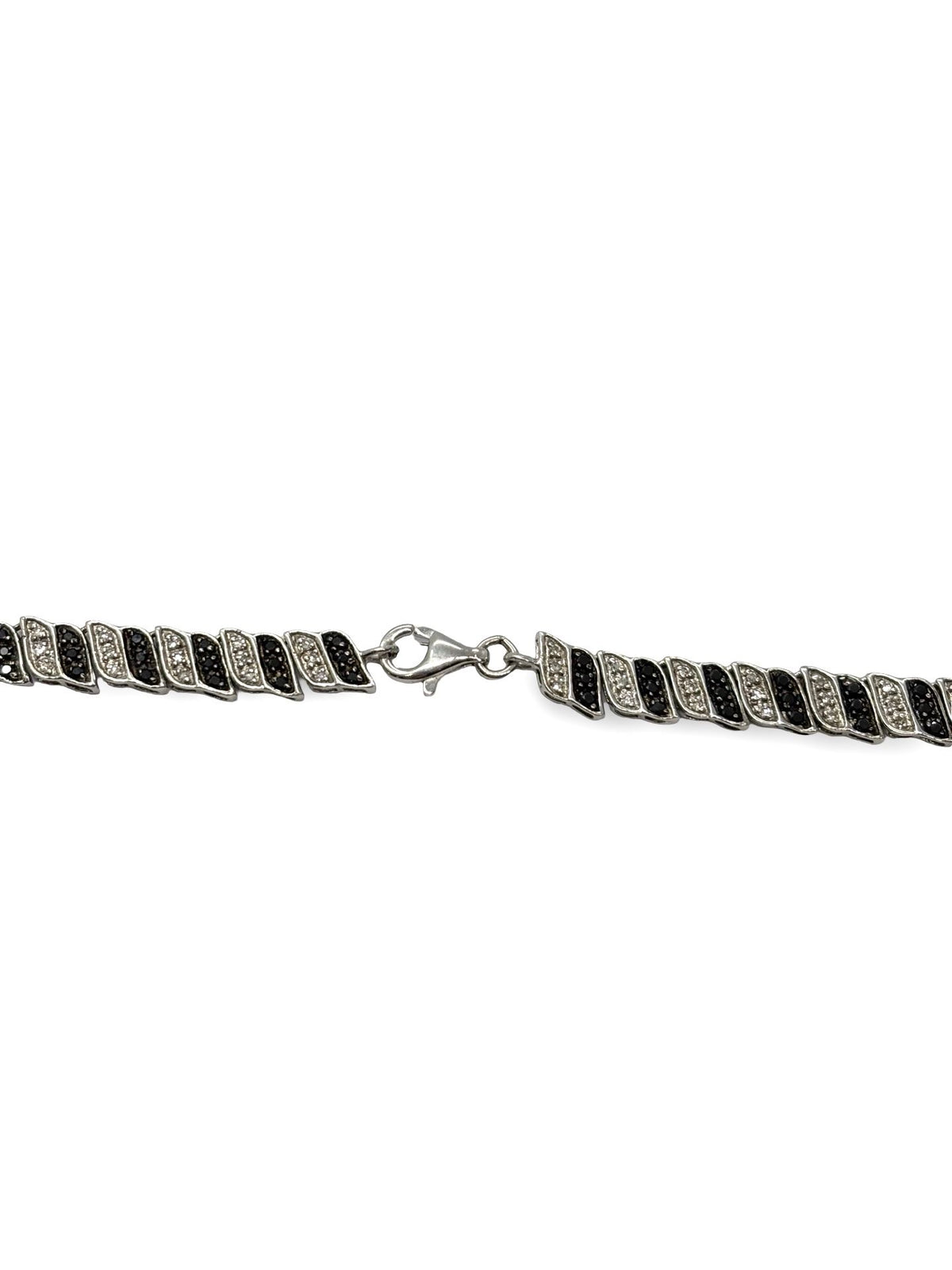 Collier en or blanc 18K et diamants incolores et noirs 2 ct