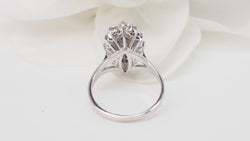 Bague marquise en or blanc et diamants