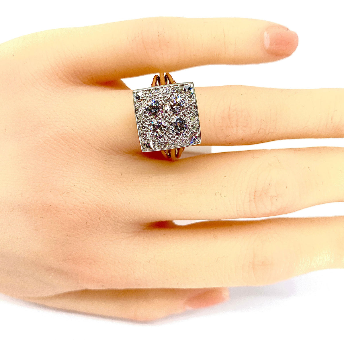 Bague en or jaune et or blanc 18 carats pavée de diamants