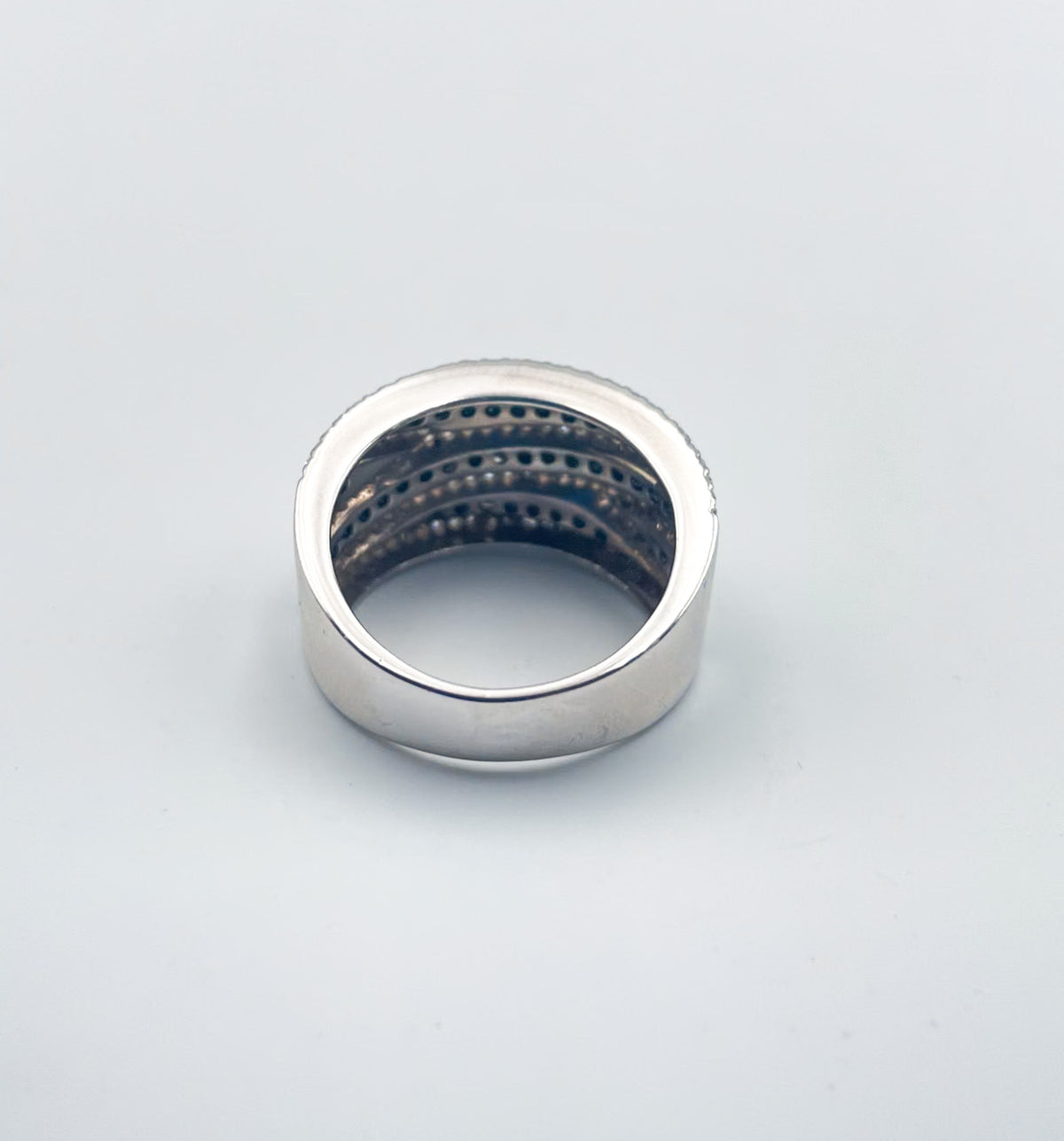 Bague bandeau diamants blancs et noirs