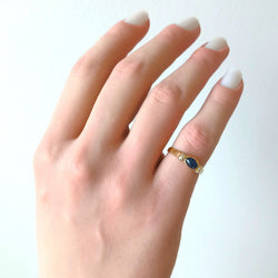 Bague ancienne saphir cabochon et diamants en or jaune