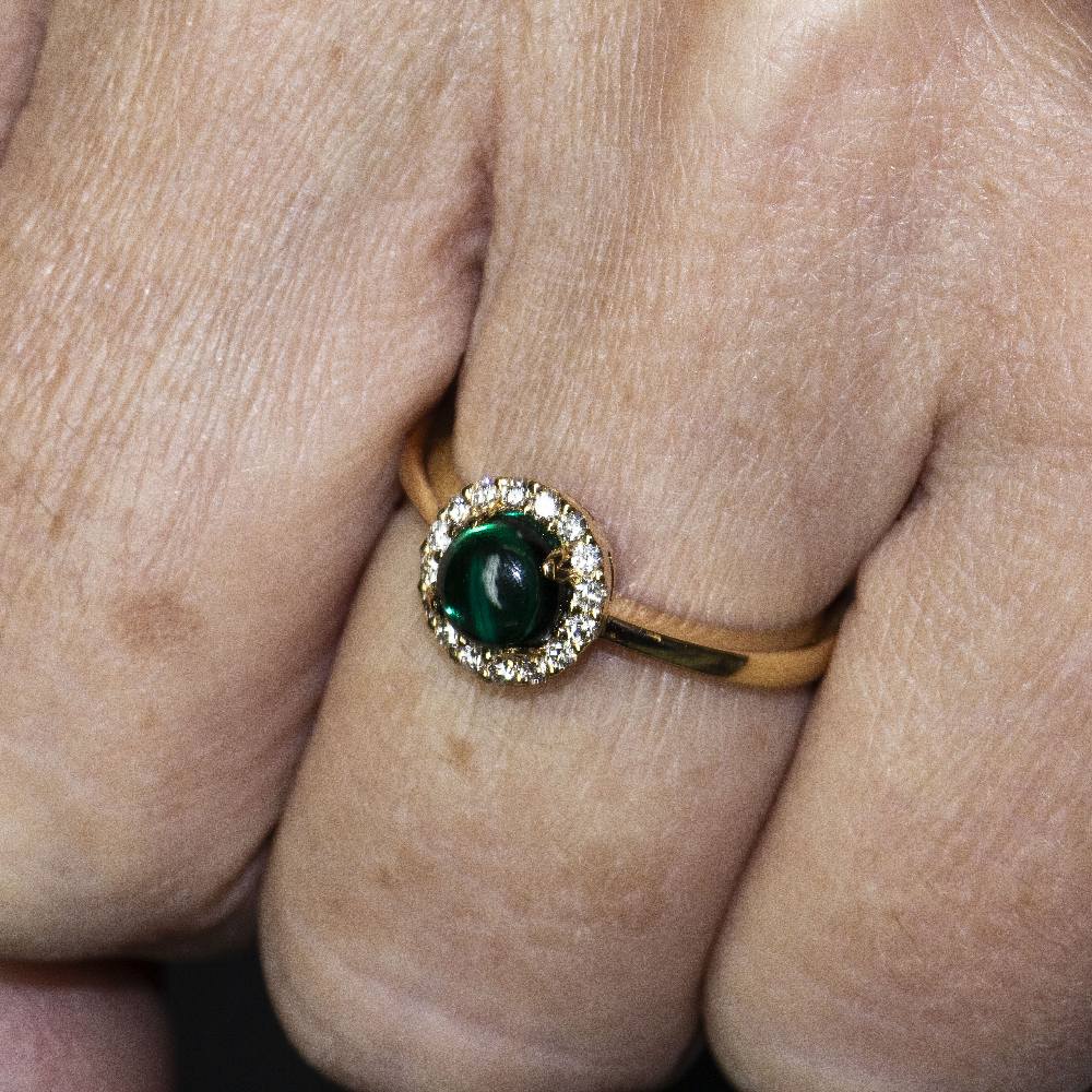 Bague en or, diamants et émeraude
