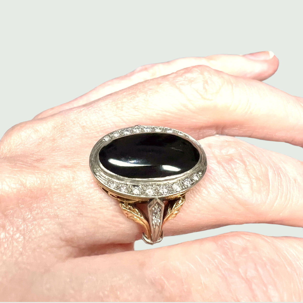 SORTIJA ART DECO ÉPOCA 1930-35 DE DIAMANTES Y ONIX