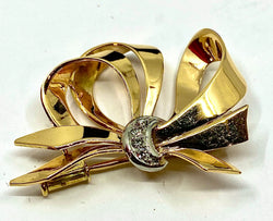 Broche noeud en or et platine et diamants