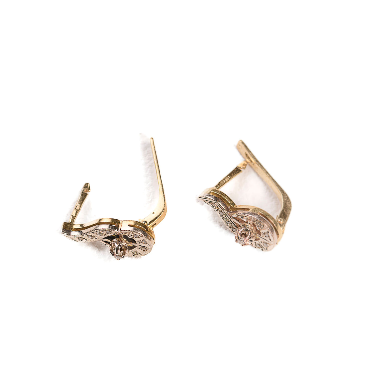 Boucles d'oreilles dormeuses diamants en or jaune et platine
