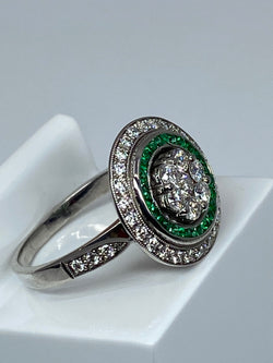 Bague ronde en or 18 carats en émeraudes et diamants de style ART DECO