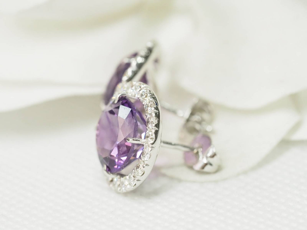 Boucles d'oreilles Puces en or blanc, améthystes rondes et diamants