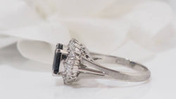 Bague en or blanc, saphir ovale et diamants