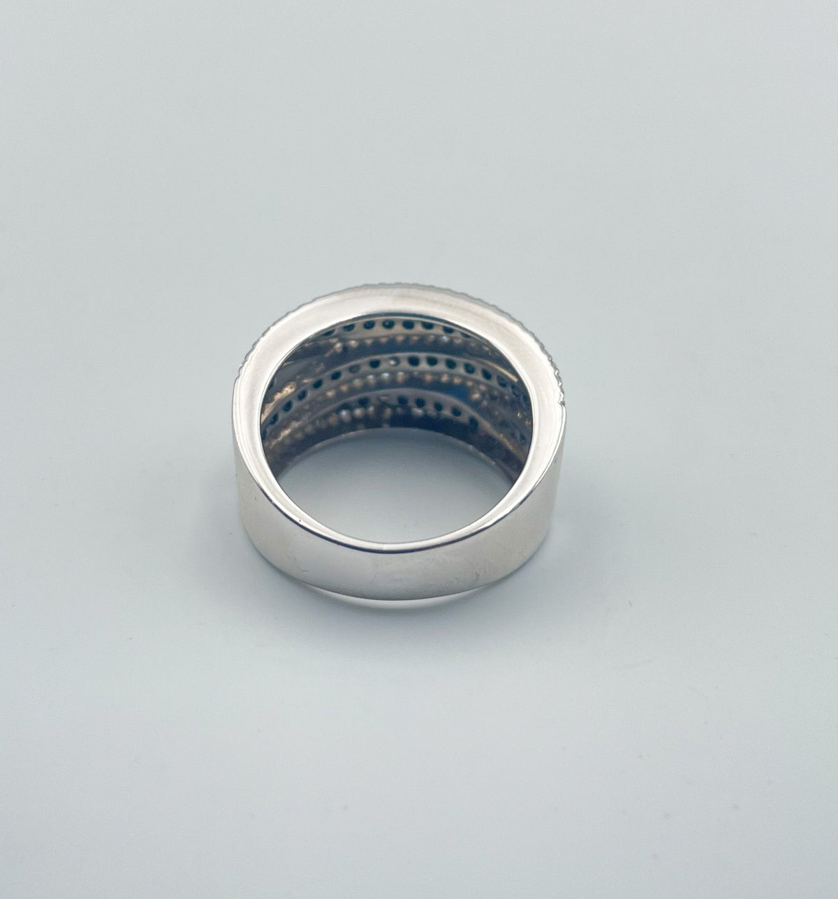 Bague bandeau diamants blancs et noirs