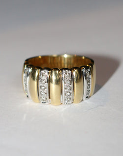 Bague bandeau godronnée deux ors et diamants