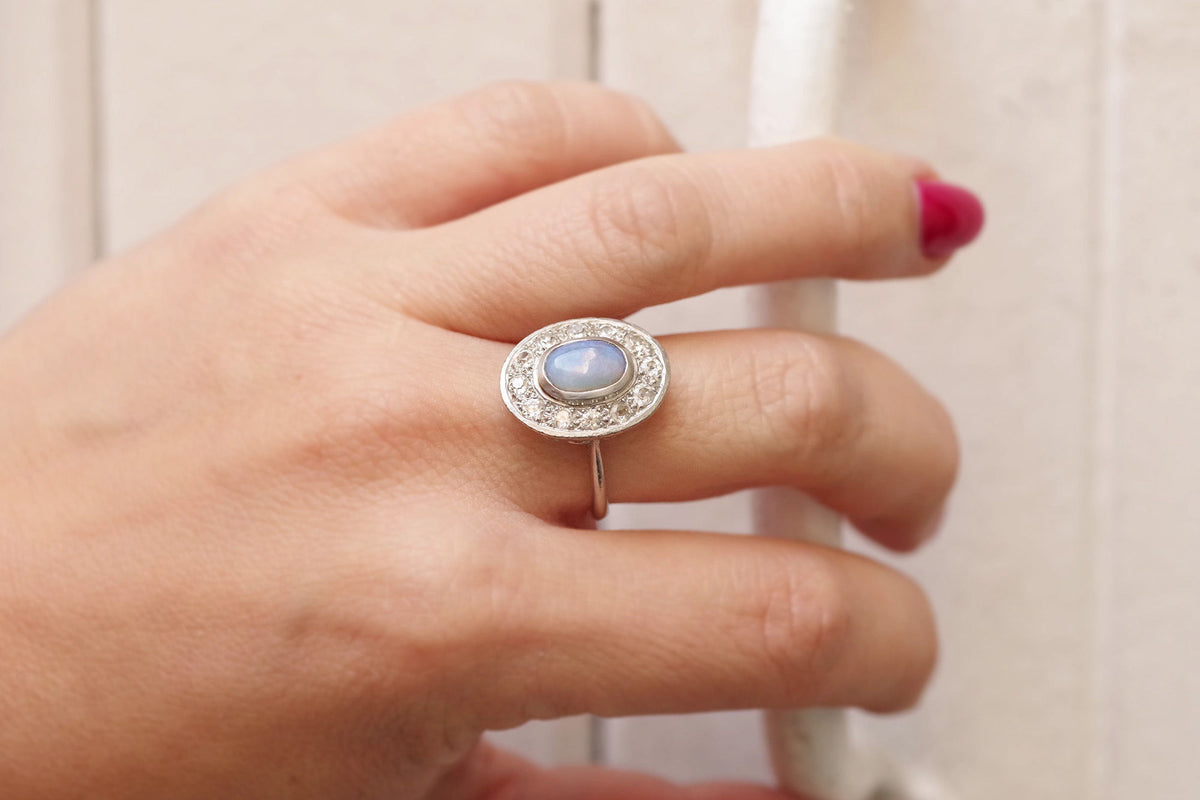 Bague Art Deco opale diamants en platine