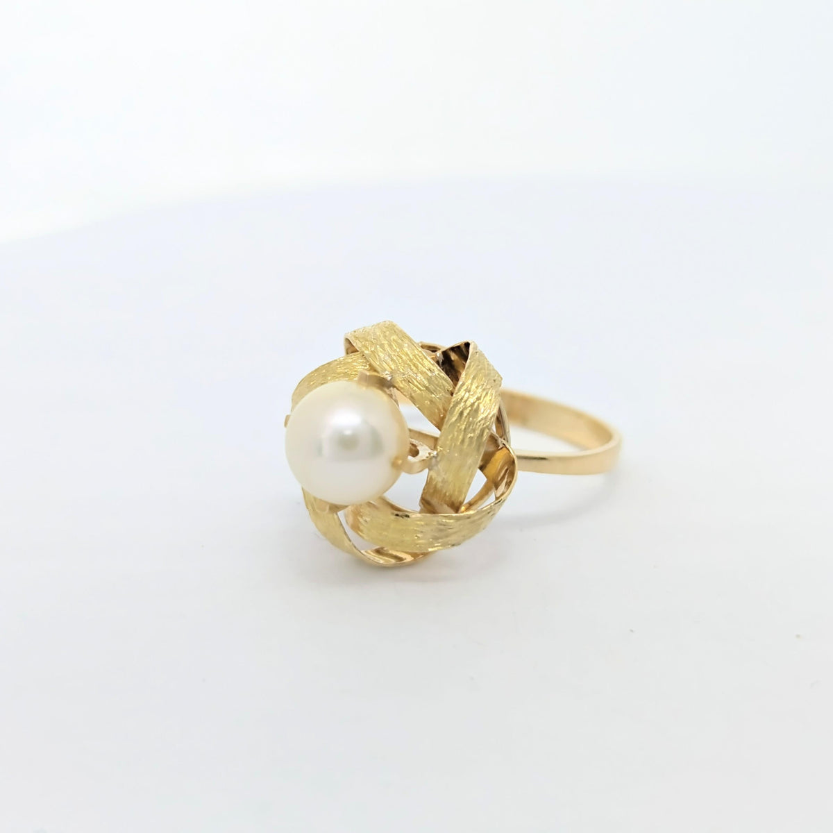 Bague or jaune et perle