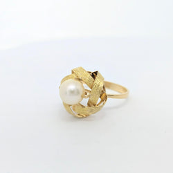 Bague or jaune et perle
