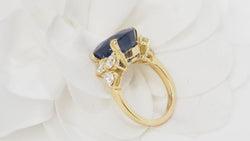 Bague importante en or jaune, saphir de Ceylan et diamants