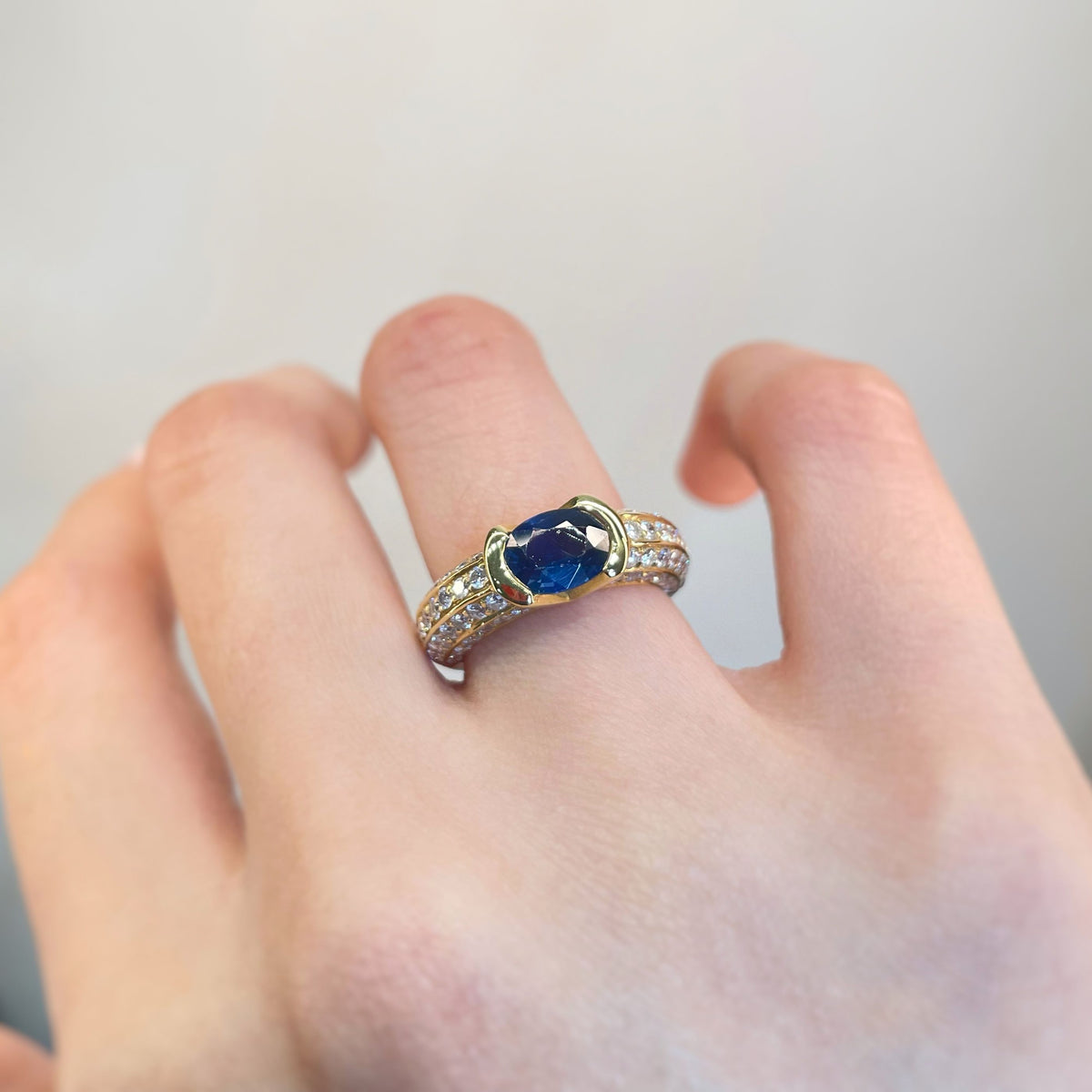 Bague - Or, diamants et Saphir