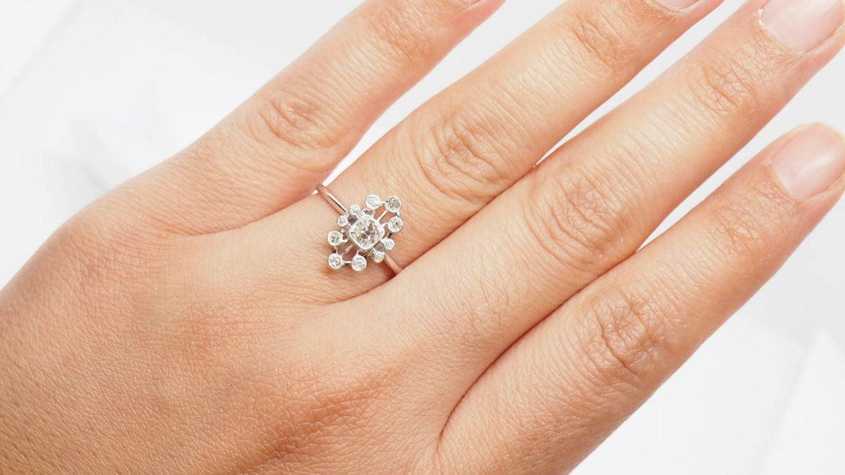 Bague ancienne en or gris et diamants