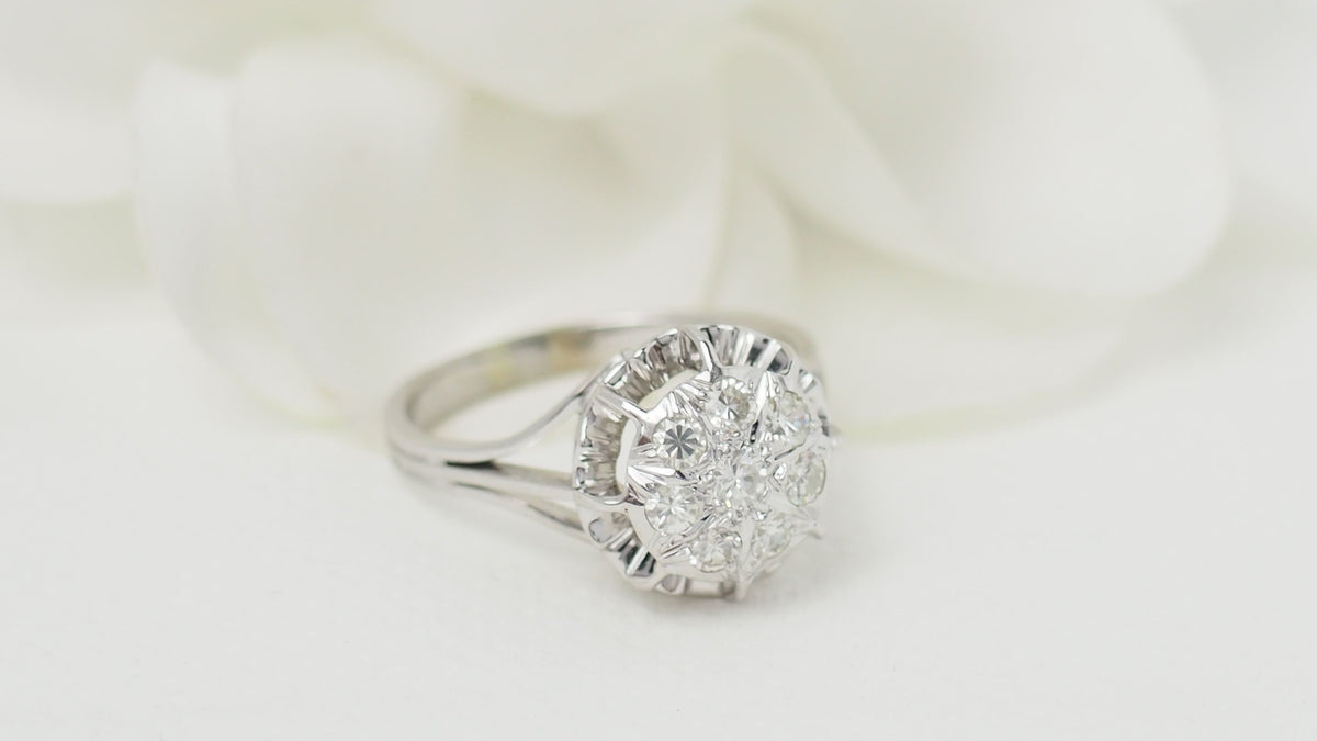 Bague vintage en or blanc et diamants