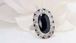 Bague pompadour en platine, saphir et diamants