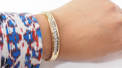 Bracelet jonc ouvrant en or jaune et diamants