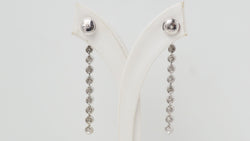 Boucles d'oreilles pendantes en or blanc et diamants