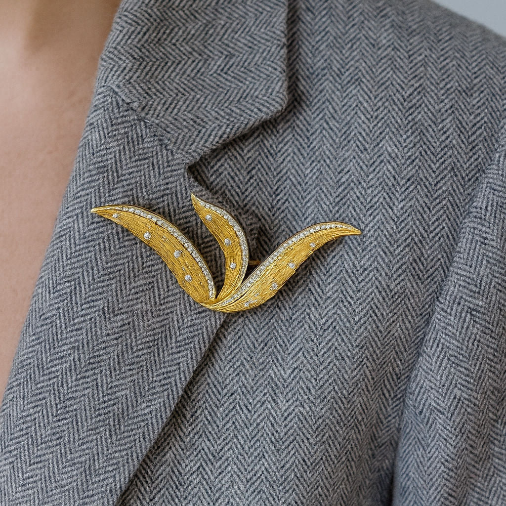 Broche en or gris et jaune
