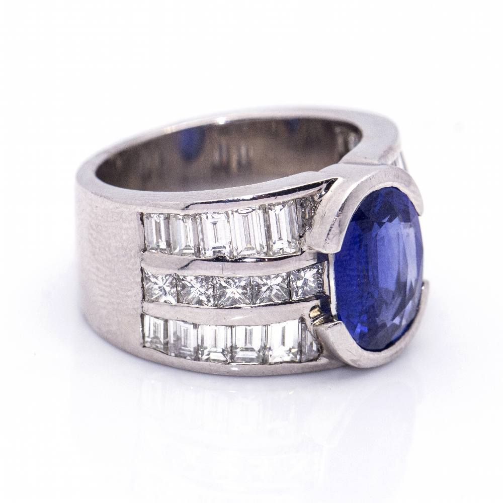 Bague CASHEMIRA en or blanc et saphir.